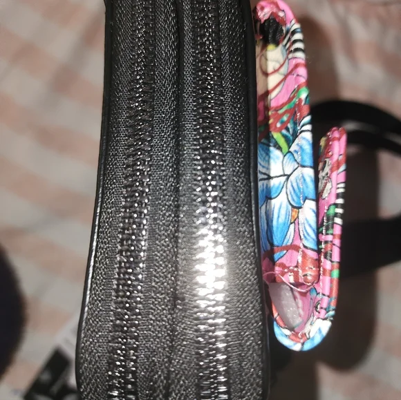 NWT Ed Hardy Black Pink Love Kills Slowly Large Wallet Crossbody Bag - Picture 4 of 5